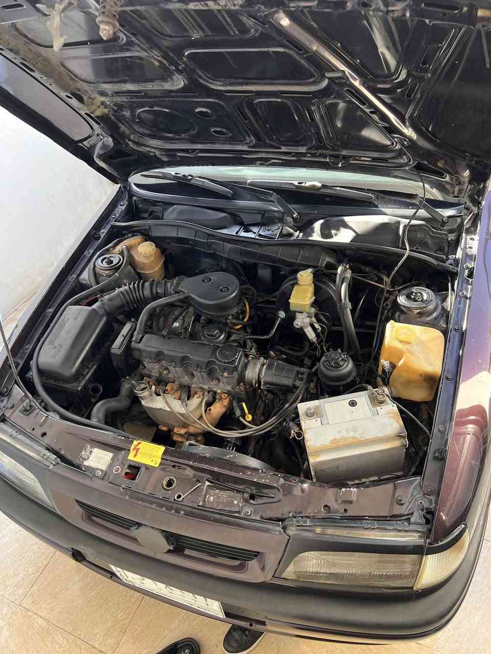 فكترا موديل 1992
حجم 16  
كابون بانزين بيها 
مكينه حاويه 
سلف حاويه 
داينومو حاويه 
باتري جديد 
طخم تايرات جديد 
دوشمه جديده 
بدون صبغ فقط دوائر وقطعه رش 
سيارة كلش حلوة 
السعر 39. وبيها مجال 
***********
***********
