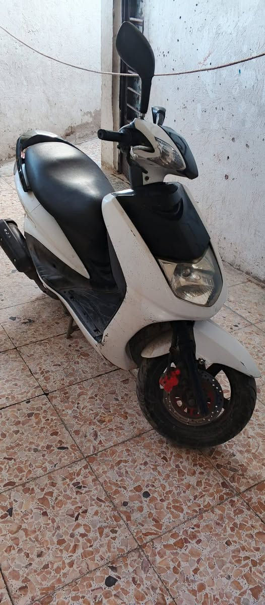 سلام عليكم دراجه سكنس نثيه للبيع
دراجه ناشفه كفاله ماشيه 45الف حقيقي معدل شلعه بلاد 
شوفت عينك دراجه نضيفه مكاني بغداد الكمالية سعر 500 وبيه مجال حك جيتك رقمي ***********
