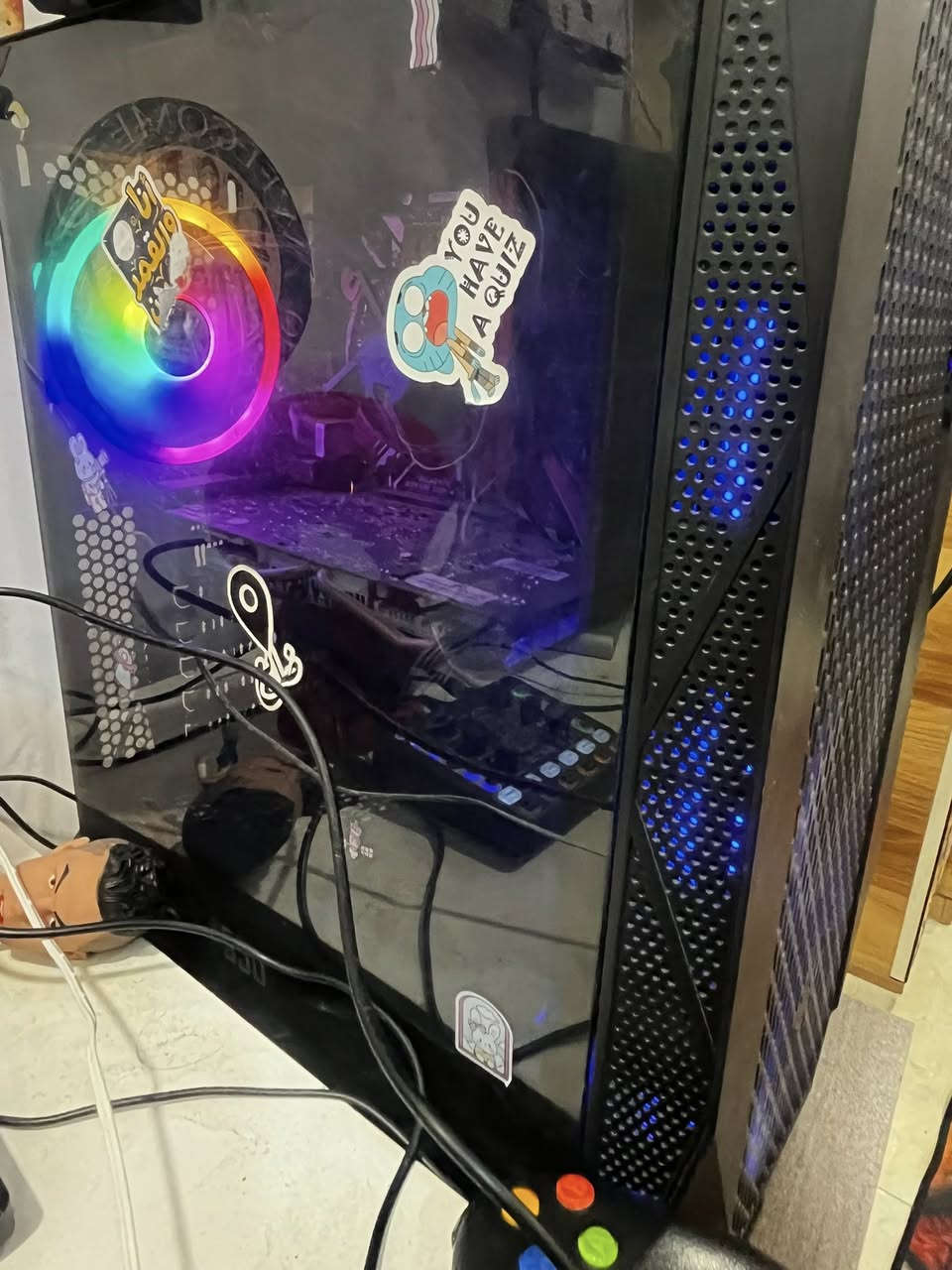 للاستفسار اكثر ***********
حاسبة للبيع مثل ما موضحه بل صور كبالكم أبيعها كلها 
ماوس +كيبورد 
مكسر + مايك 
شاشة 
الكيس 
و الميز
و يوبي اس جبير  
حسابه مرتبه كلش حلوه مستخدمها شي قليل 
المواصفات 
Rx580
Cor i5 جيل ال 9 
SSD 1 تيره و SSD 256 للنضام و HHD تيره 
الرامات 16 
الشاشه متحركه كبيره 60 هيرتز 
ماوس ريد راكون كيبورد ريد راكون ناموس
 باد جبيره
السعر 800 
مكاني حي الجهاد
