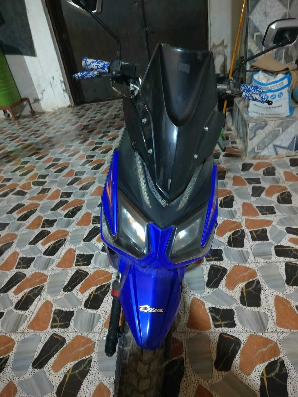 السلام عليكم حبايب موطور سترونك كشره ومحركه نضيف مابي اوراق وكفول من الرقه سعره ٧٥٠ وبي مجال بسيط الرقم موبايل (***********)
