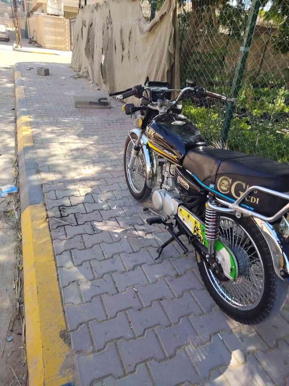 سلام عليكم شباب دراجه للبيع 4كير كلشي مناقصه كامل كمل موديل 23اوراق موجوده سعر450وبي مجالل للطيبين ***********

