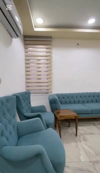 زيونة 712 🔴 شقة مؤثثة  بالكامل ديلوكس غرفتين ومطبخ معزول وصالة كبيرة و...