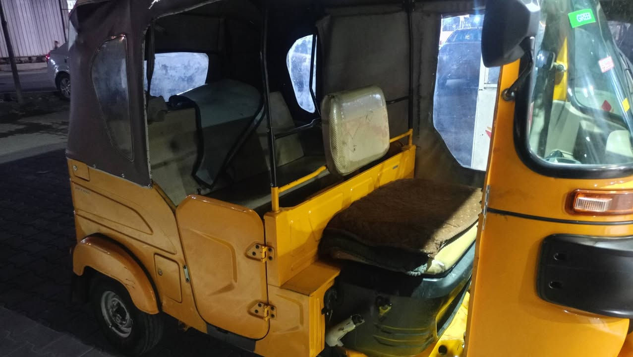 سلام عليكم تكتك 22 شهر ال4 تكتك نضيفه اي خياس مابيها بيها بداية بكن السعر 8 وا700 وابيها مجال الرقم ***********
