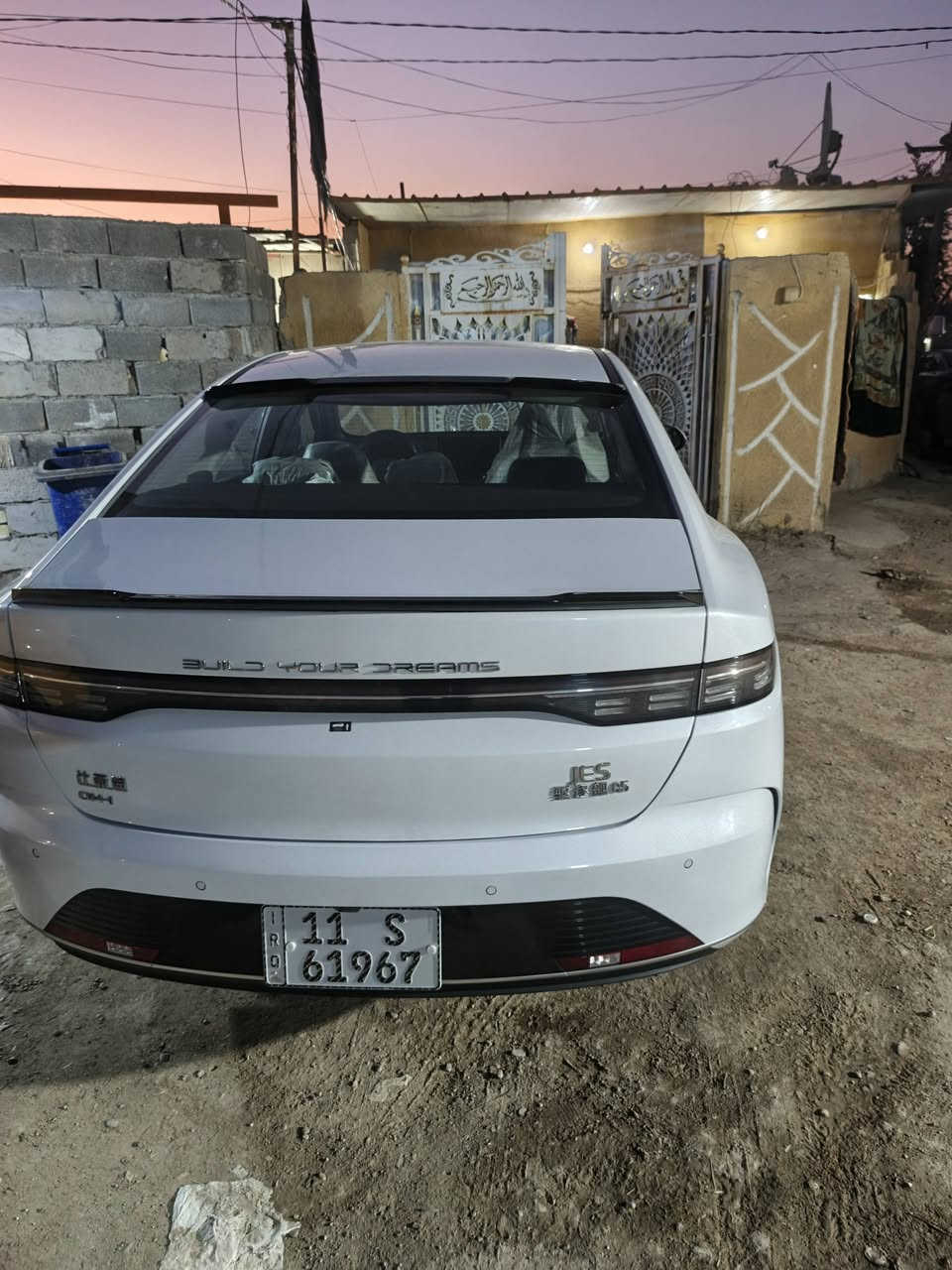 بي واي دي ديستروير2025 مغلفه وجاهزه شاشه معربه ولصقات ضد الكسر ماشي4000 على وضعه الشركه السياره جديده كلش سعرها18750 رقمي***********
