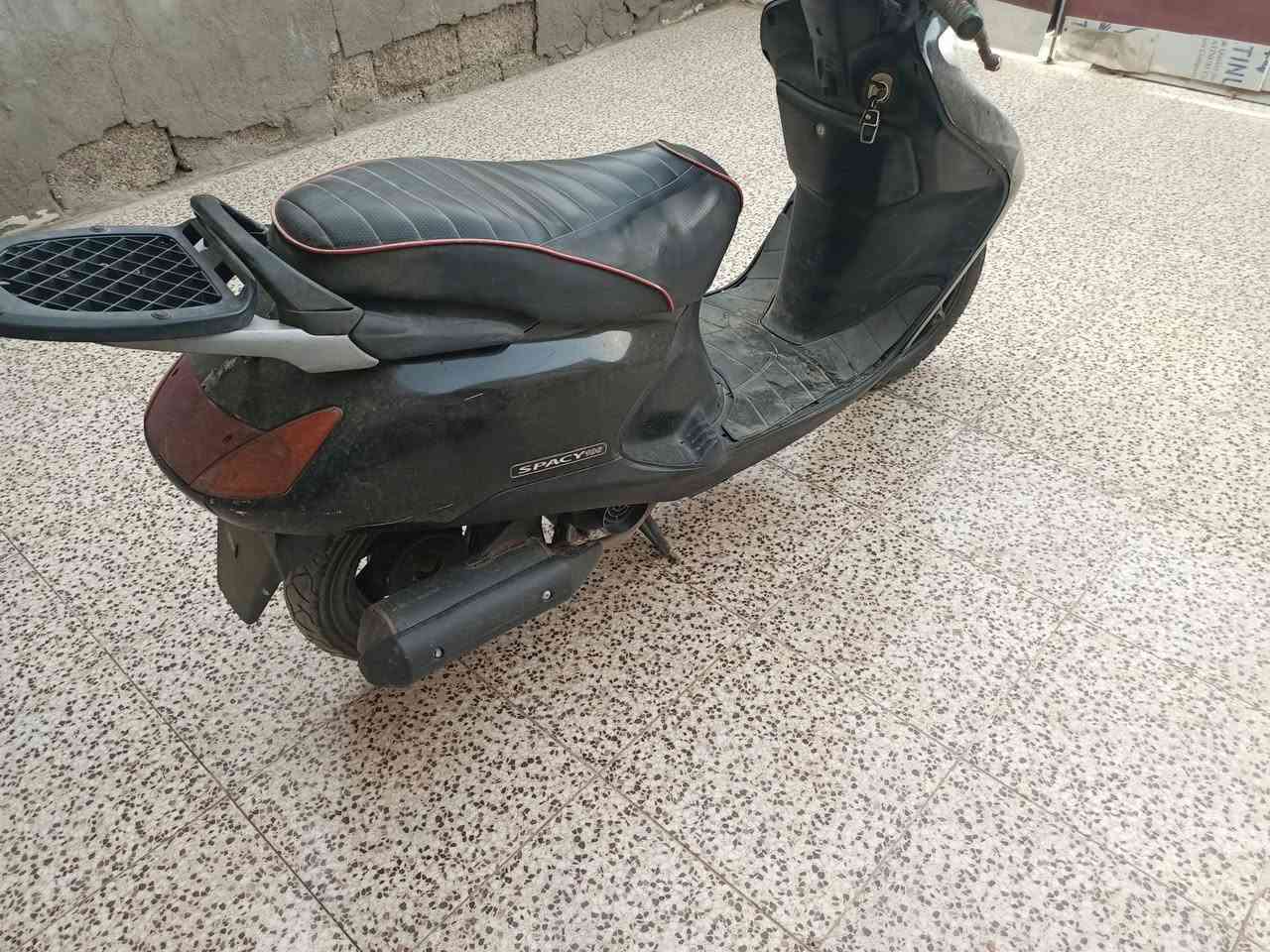 سبيسي ياباني للبيع إعادة النشر بسبب الوعود الكاذبة 
دراجه مجفتة ومكينة ناعمة واي نقص مابيها
الكفرات اصلية 
الكابريتر اصلية 
دراجه حلوه ومابيها اي نقص
السعر 550 
رقم الهاتف ***********
المكان كوت منطقة البيضاء
