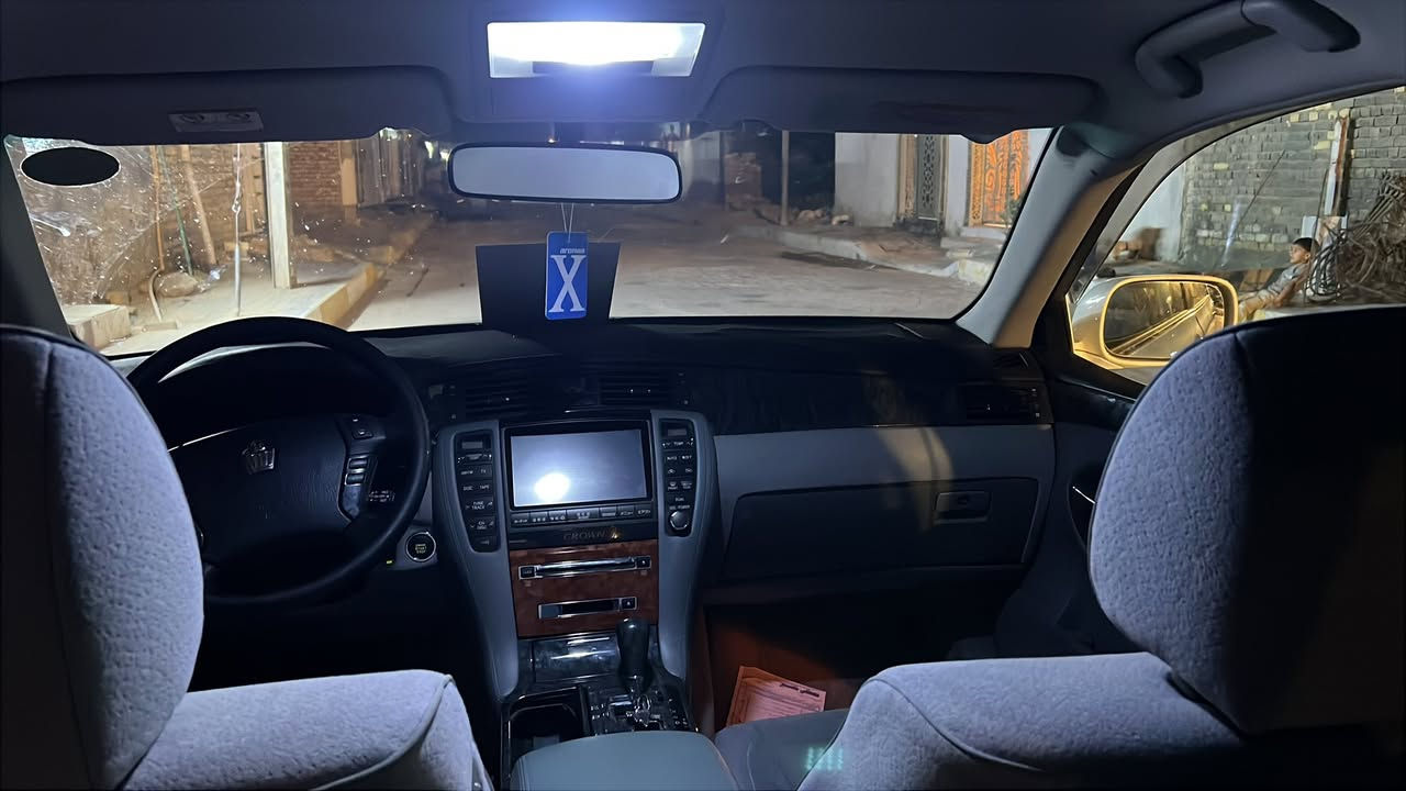 شاهينه 2004 بلاش بلاش 

تخم تاير صار 5 ايام من شديته وكدام عينك ماتلكه بنضافيتها 
مستحيل كصه جنطه شغل درجه اوله تبريد ثلج تدفئه   ارقام دهوك مال جناي ما متعوبه السعر بلاش تعال خاص وتدلل مكان العماره  ***********
