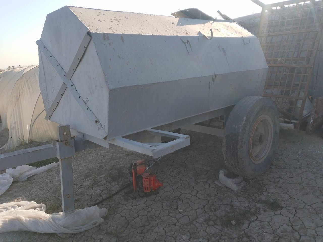 السلام عليكم مقطوره للبيع سعة 3000 السعر 950 وبيها مجال
الاتصال ***********
