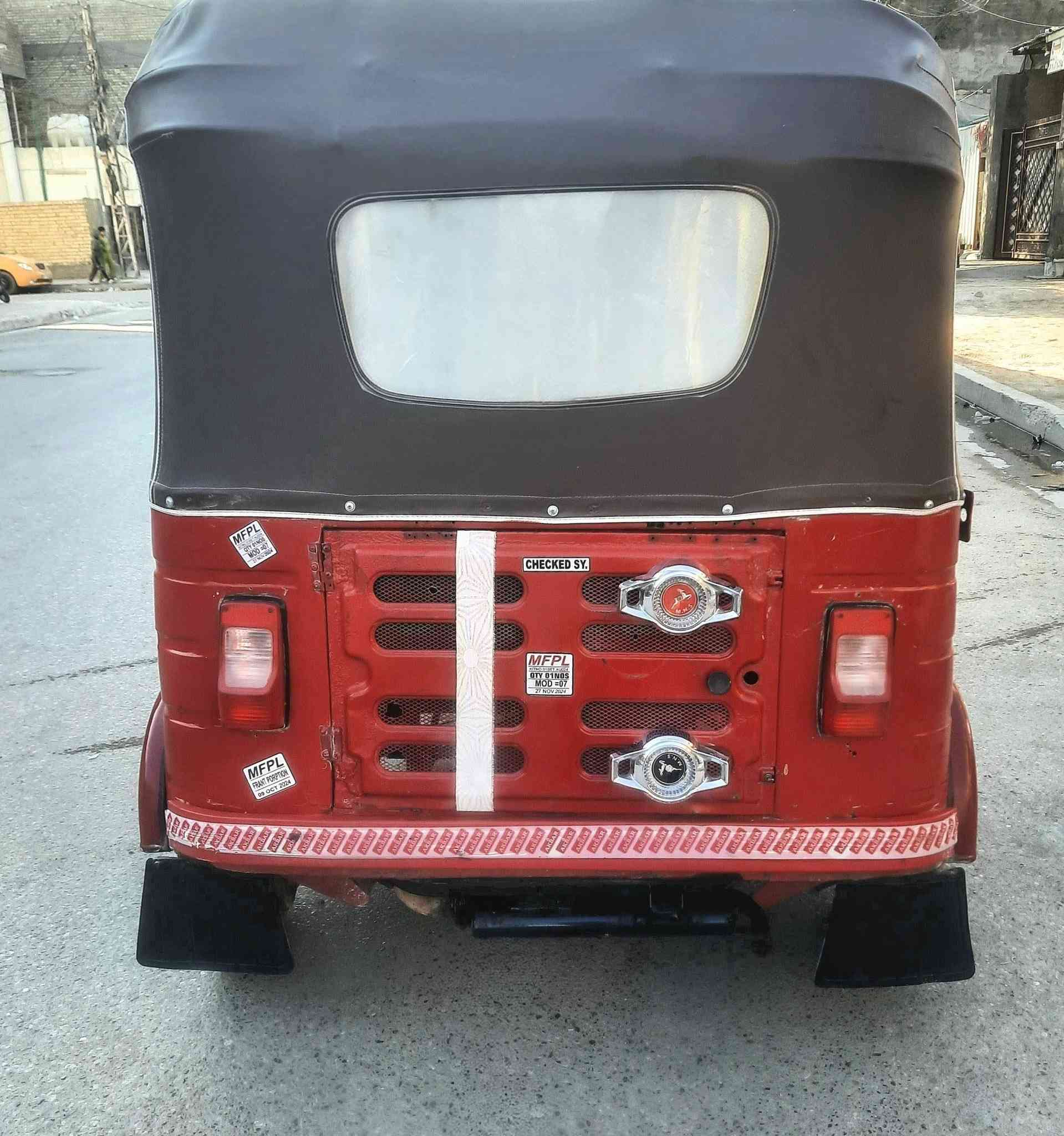 تكتك بجاج موديل 17 شهر 12
أوراق كامله شركه المصطفى
مكينه 20 مجفت شركه
بغداد مدينة الصدر
السعر 3100 وبيه مجال لشراي 
***********
