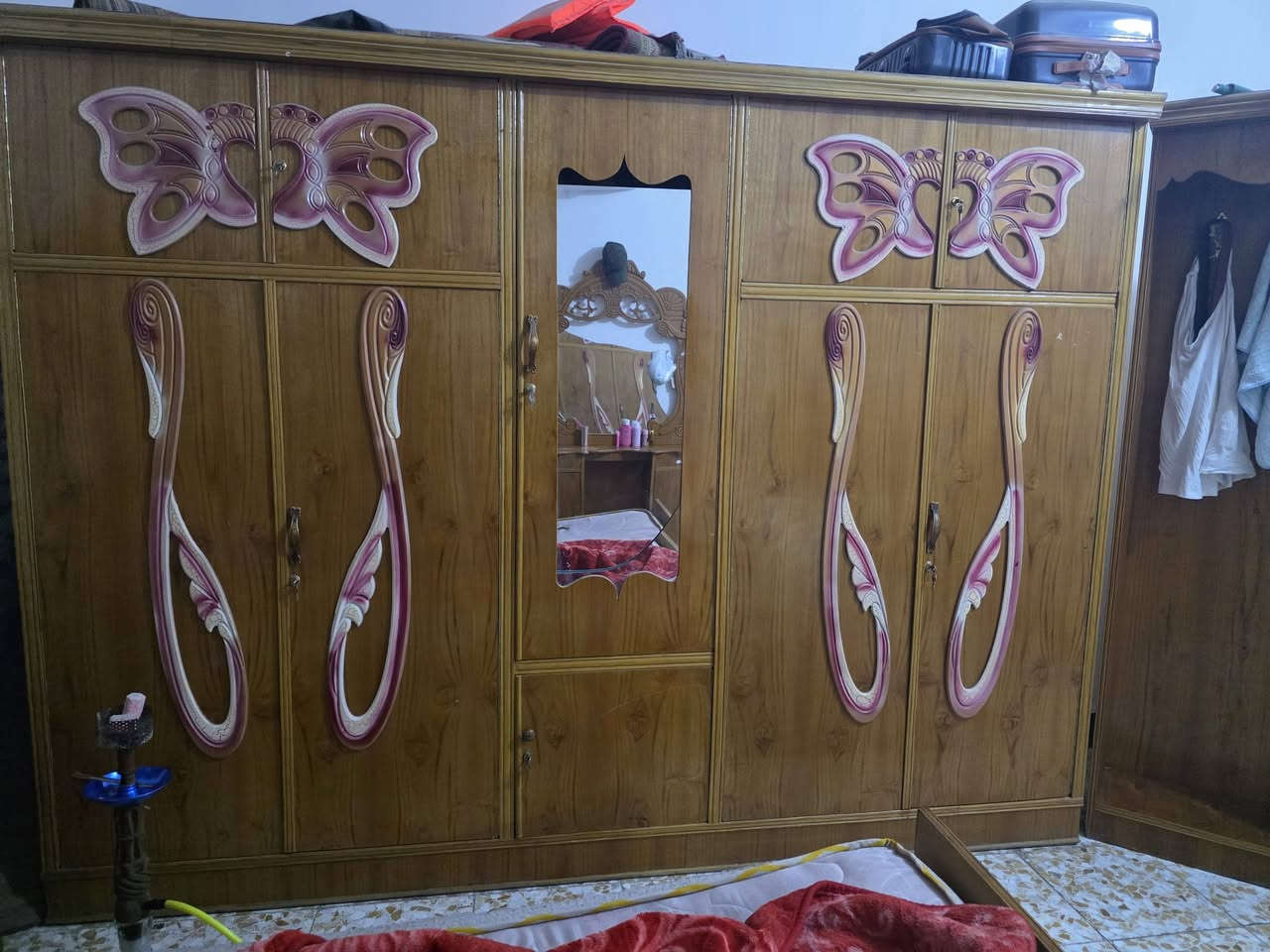 مرحبااا غرفة اخشاب للبيع سعره 350 قفل  ااسكن بحي ميسان يحب يتواصل معي***********
