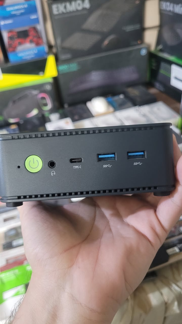 السلام عليكم
كومبو Mini PC ماركة GMKtec NucBox M6 وشاشة محمولة 4K لمس ماركة Intehill 

مواصفات ال Mini PC :

معالج Ryzen 5 6600H

شريحة رسومية Radeon 660M 

رام 16GB DDR5 

ذاكرة 512GB M.2 2280 NVMe PCIe 

وايفاي 6

بلوتوث 5.2

منفذين لان 2.5G

منفذ DisplayPort 1.4

منفذ HDMI 2.0

منفذ USB4 Type-C

3 منافذ USB 3.2 Gen2 

منفذ USB 2.0

امكانية تشغيل 3 شاشات 4K بنفس الوقت

سعر الكومبو 650 الف للحجز والاستفسار يرجى المراسلة عالماسنجر او الواتساب ***********

