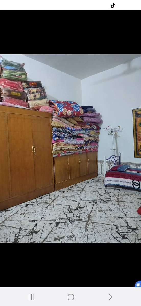 بيت للبيع الشعله 200م دربونه عرضها 4 م السعر 85 مع المجال اتصل ***********
