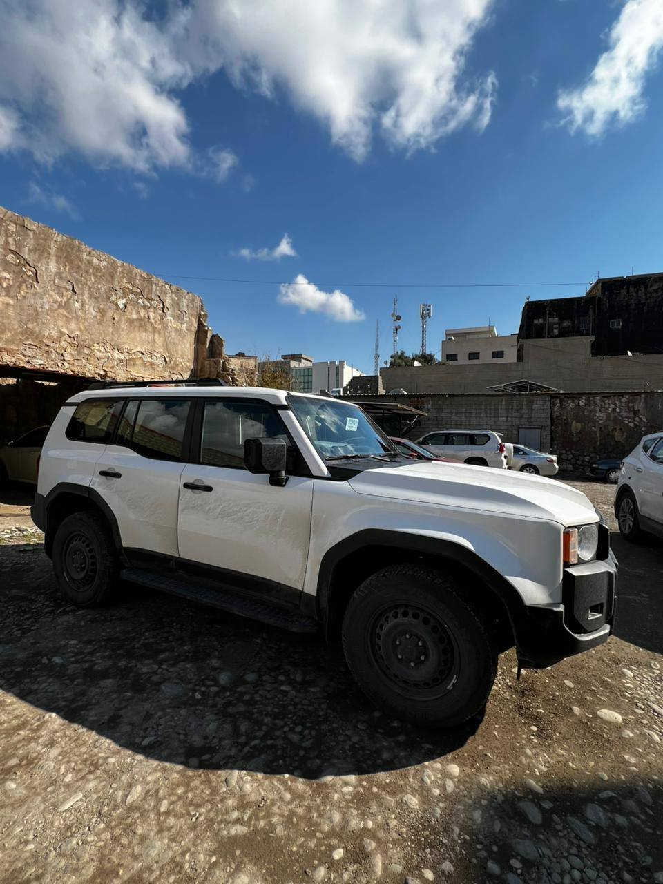 السلام عليكم
اعلان بيع 
تويوتا برادو 2025
صفر شركة ساز 
مواصفات اعتيادي 
ماشيه 2500 كيلو فقط يعني صفر 
مرقم وجاهز للاستفسار الاتصال
***********
