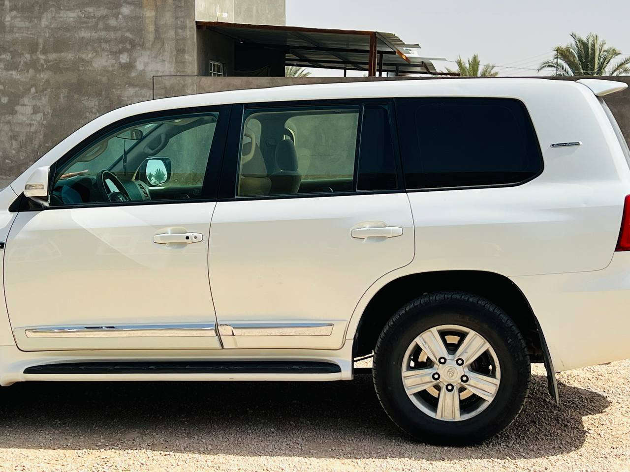 سلام عليكم لاندكروز للبيع موديل 14قطري رقم شمالي 6سلندر كفاله مكينه كير حداديه شرط ماعده الموجود بل سونار الشراي يتصل سعر السيار3شدات ونص عنوان السياره السماوه الرميثه قضاء الهلال وغير متواجد في الفيس فقط رقم تلفوني ***********
