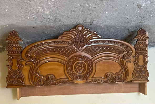 السلام عليكم غرفه اخشاب درجه اولى صاج داخل خارج للبيع السعر ٩٠٠ الاتصال على الرقم ***********
