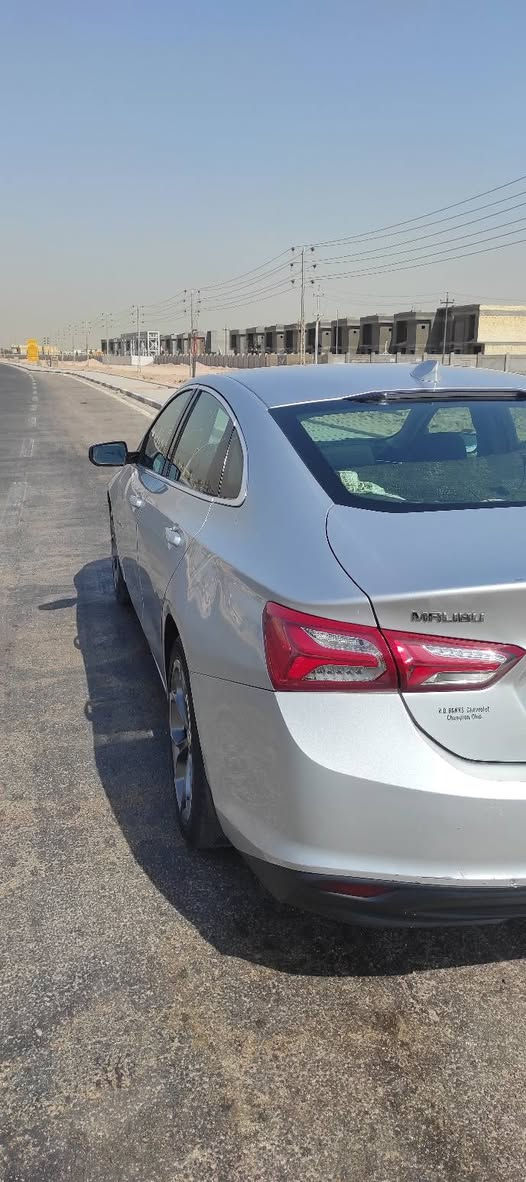السلام عليكم 

ماليبو 2020 LT
محرك 1.5 تيربو
السيارة غرق بيه بوارد والدوسة اليمنة بيه ضربة على وضعها حدادة جديدة  تبريد تدفئة وتدفئة كشنات بلاد بجم كبس ايرباكات كله سليمة ...
تحكم استيرن جهتين
تدفئة كشنات 
تبريد وتدفئة مناخية 
شاشة كار بلي 
بصمات 
تشغيل عن بعد
السعر 115 وبيه مجال 
للاستفسار على الرقم 
***********
*********** شط العرب, البصرة
