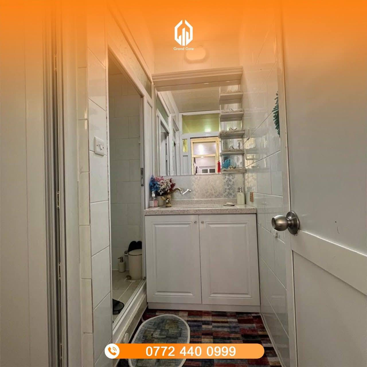 خانوو لە فەرمانبەران
٢ قات بۆ دوو ماڵی جیا
ڕووبەری ١٢٨م  ڕوو بە کەرکووک
١٠ دەفتەرو ٦٠ گەڵاو مامەڵە
***********
***********
