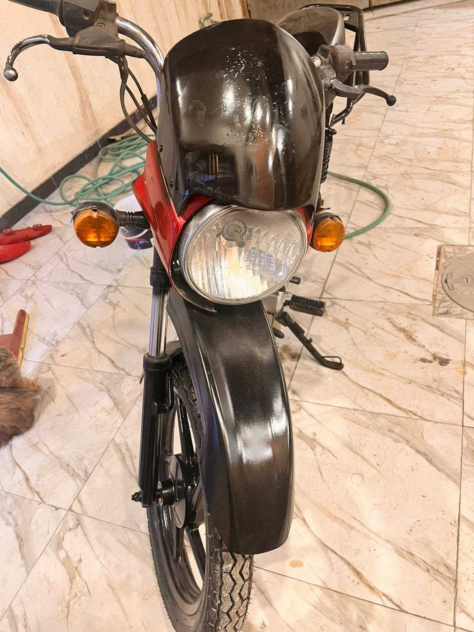 دراجه بوكسر موديل 2021 مكينه كايمه ومجفته بيهه نوقصات بيه عرموطه مال هندر بدون وراق دراجه  تنباع حديده كفلك من سرقه فقط عنواني الزعفرانية رايده 600فقط  لتواصل على رقم ***********
