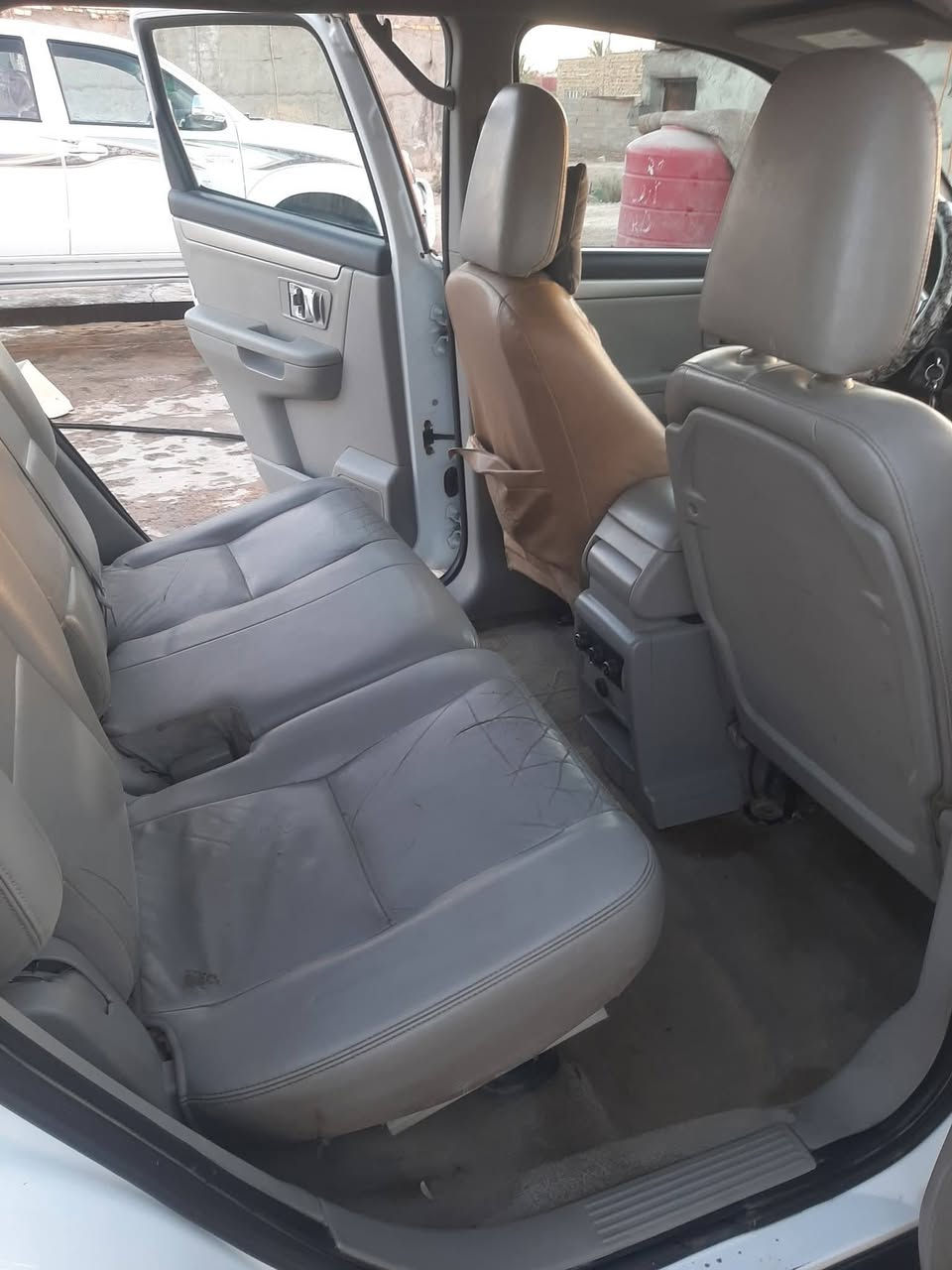 ساوزكي ياباني موديل 2008 سبعه راكب ٣ قطع تبريد شغال 
رقم ديالى سنويه نافذ حداديه جديده تخم تاير 
كشنات جلد فتحه بلسقف كشن كهرباء تحكم ستيرن جهتين 
محور كامري وبيه كازكيت حالين فقط كازكيت كفاله صبغ وضربه 
العنوان ميسان قلعه صالح 
بيع ومراوس حسب القلعه
سعر 50 وبيه مجال
موبايل ***********
موبايل ***********
