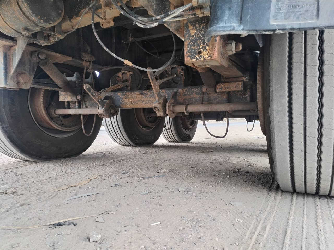 للبيع راس تريله+ ثنين عرباين سكانيه بومه فقط الراس موديل ٢٠٠١ رقم سليمانيه تحويل مباشر تخم تاير سياره جديده سعرهه فقط الراس ١٢٠ ورقه +للبيع عربانه اوربيه تخم تاير مصارله شكم درب جوبلس برميل منظومه هوه وبريك كله فول بيه فطر ومصلح  سعرها ٣٥ ورقه +للبيع عربانه حداديه ثلاث محاور شاصي ١٦ عربانه جاهزه بريك وكهربائيات سعرها ٤٠ ورقه  واي استفسار *********** مكانهن  بغداد شارع السياحي.
