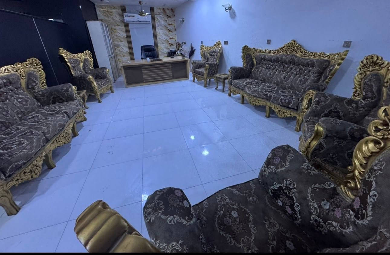 تخم قنفات مصري درجه اولا خشب زان مستعمل نضيف جداً السعر 775 الف وبي مجال بسيط للاستفسار الاتصال على الرقم ***********
