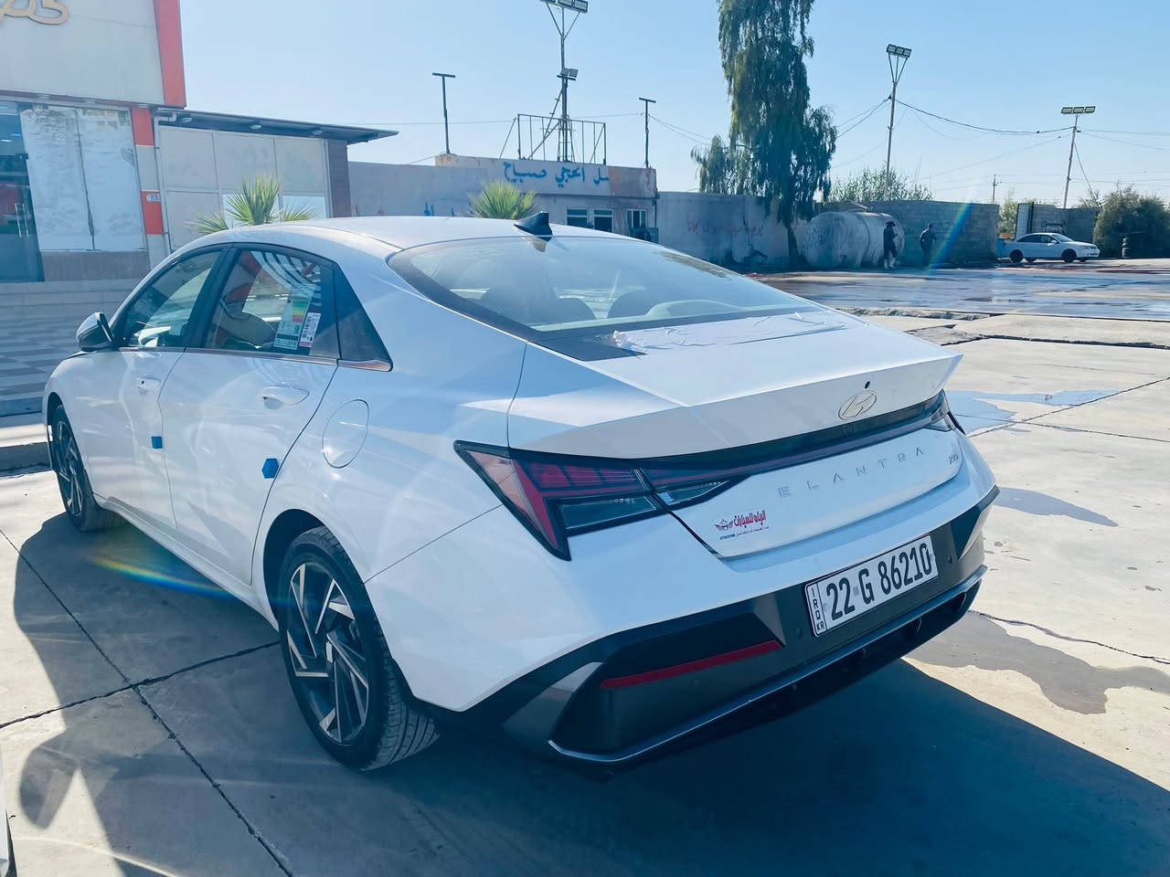 السلام عليكم
🚘 للبيع هيونداي إلنترا 2024 وارد خليجي 🇰🇷

✅ محرك 2000 CC
✅ فول مواصفات
✅ شاشة كبيرة مع نظام Apple CarPlay و Android Auto
✅ كاميرا خلفية
✅ حساسات أمامية وخلفية
✅ تشغيل بصمة (Start/Stop)
✅ دخول ذكي (Smart Key)
✅ فتحة سقف
✅ مقاعد جلد
✅ تحكم بالسكان
✅ مثبت سرعة
✅ شاحن لاسلكي
✅ مرايا كهربائية قابلة للطي
✅ إضاءة LED أمامية وخلفية
✅ نظام مانع الانزلاق والثبات الإلكتروني
✅ وسائد هوائية متعددة
✅ جنوط ألمنيوم وكالة
✅ تكييف أوتوماتيك
✅ نظام مراقبة ضغط الإطارات
✅ توفير ممتاز بالوقود
وباقي المواصفات المعروفه
فحص وهزه جديده بأسمي تحويل مباشر 
💵 السعر: 173ورقه وبها مجال  بسيط للجادين
📍 مكان السيارة: بغداد
📞 للاستفسار والاتصال:
***********

السيارة نظيفة جداً وجاهزة للفحص بأي مكان، والله يبارك لصاحب النصيب.
