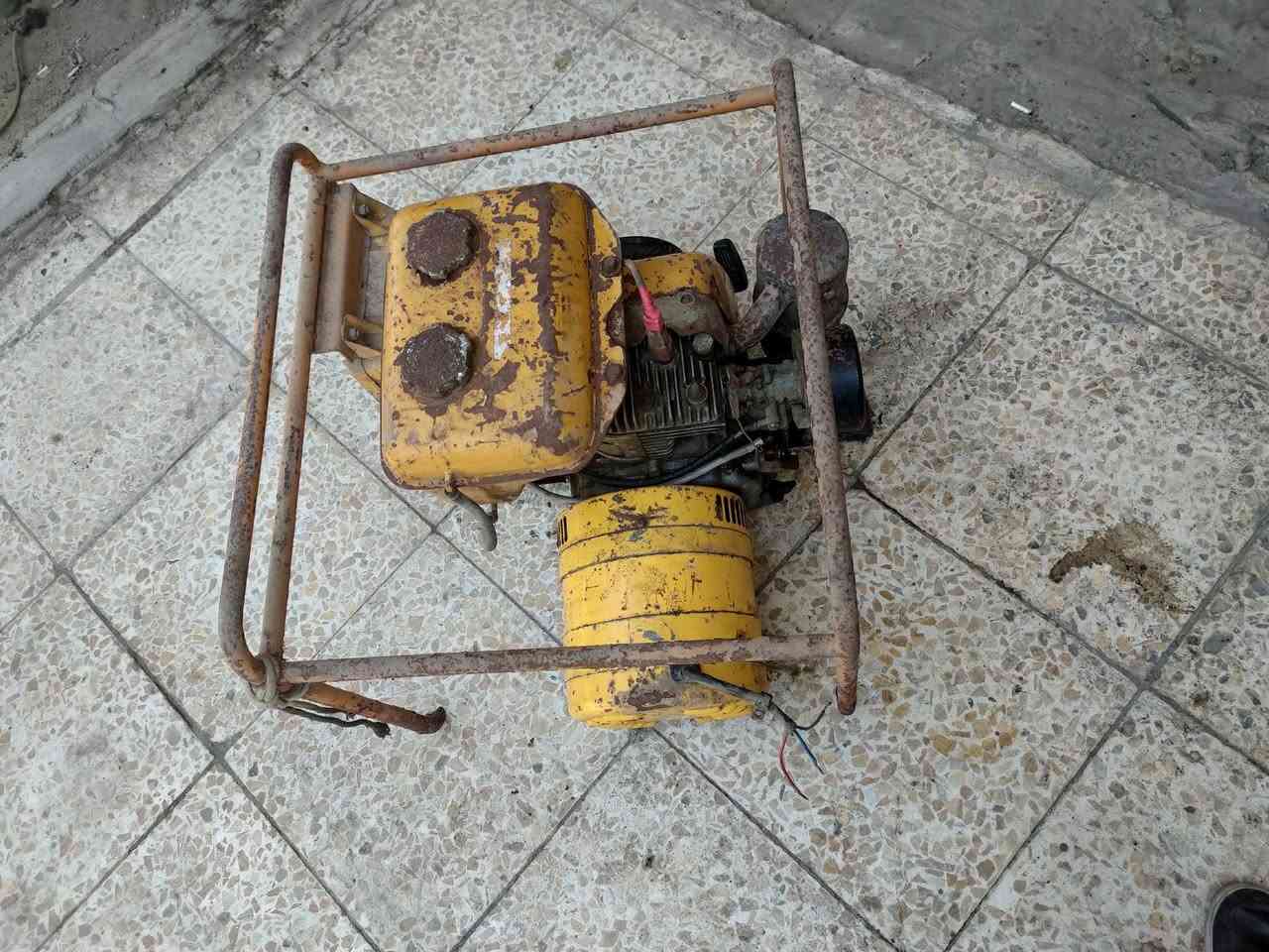 مولد روبن ياباني 5 كي في تعمل علئ بانزين وكاز و نفط ابيض شغاله فقط الشاصي مكسور للبيع موجود فديو في المنشور  *********** بغداد
