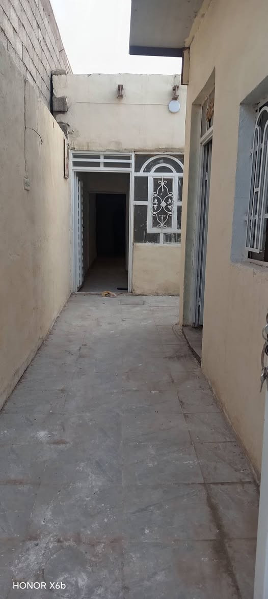 ياالله
سلام عليكم من رخصت الادمن المحترم
للبيع بيت عقد 117 مساحه 120م مصبوغ ومتعوب عليي الفرت 8متر ساحه بيت +غرفه 4×6 +صاله + استقبال سكف ثانوي+صحيات 
العنوان الكوفه شارع المطار قرب اسواق فدگ يبعد عن الشارع 200 متر شارعه كلش حلوو
رقم الهاتف ***********

