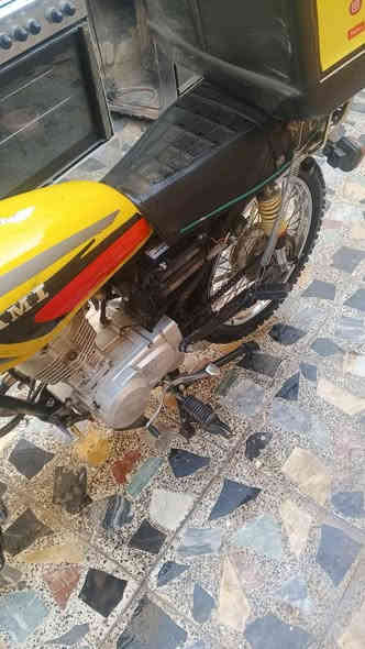 السلام عليكم دراجه ناما للبيع موديل 2023 سعرها675 دراجه ما تعبانه كلشي بيها نظيف من باتري وتايرات امامي وخلفي مصار شهرين من مبدلهن كهربائيات كامله ونظيفه مكاني بغداد حي أور الي يريد يتواصل وياي هذا رقمي *********** بغداد
