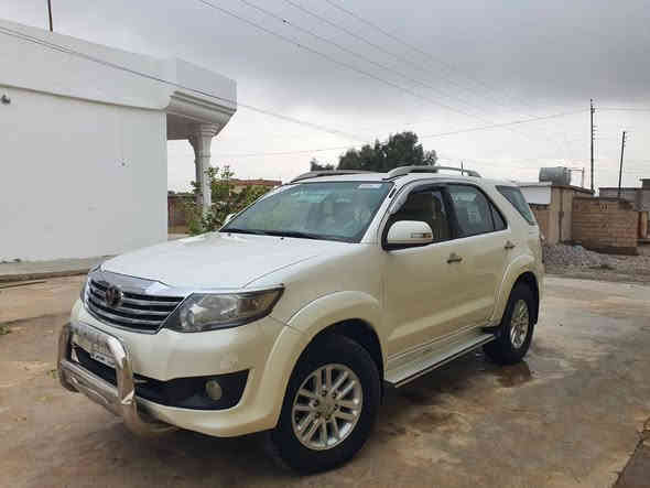 #السلام عليكم
فورتشنر _ SRS
موديل _ 2013
( 7 ) سبعة راكب 
محرك 4 سلندر شرط ما مفتوح 
دفع رباعي ( فور ويل )
ماشية 166 حقيقي
طخم تاير وصدر قبل شهر شديتو جديد 
دبل فيت بم مشدود جديد 
تدفئة تبريد شرط ( 3 ) ثلاث قطع 
داخل بيجي و صاج 
رقم نينوى ألماني بأسمي شهر ال _ 6 _ 2026 _
بدون ضرر فقط ملاحضات موجودة بل سونار 

العنوان _ الشرقاط اسديره 

السعر 195 وبي مجال 

***********
***********
