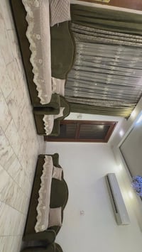 ١٠ مقاعد • زيتوني • نظيف