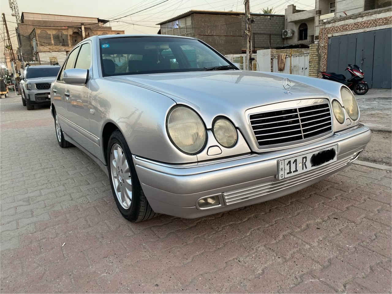 مرسيدس ام عيون W210 للبيع فقط
موديل 1997 صبغ عام سبب الجراد بدون حادث او خياسات سلايت روف 
مكينه 320 V المرغوب  گير D4 سلايت روف مرايات اشاره وشفط صدر امامي خلفي جديد كهربائيات كلها بلاد لايت زنون تبريد ثلج رقم بغداد هزه جديده بسمي تحويل مباشر السياره جاهزه من كلشي #️⃣محرك ڤي V بلادي مو خراطيم 

مكان السياره بغداد الكرخ شارع حيفا  ***********واتساب 
السعر خاص🫡
