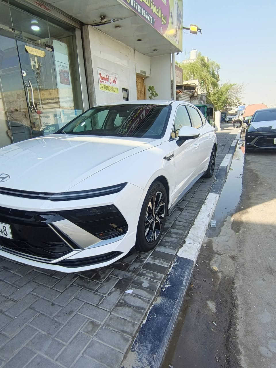السلام عليكم سوناتا وارد امريكي موديل 25 بيها بس مدكر بارد نفسيته بلاد بدون اي تبديل حره فول فول مواصفات ما عدا تنتة ماشيه 24 سياره حيل جديده سعرها ١٩٥ وبيهة مجل قليل *********** مكاني ابصرة
