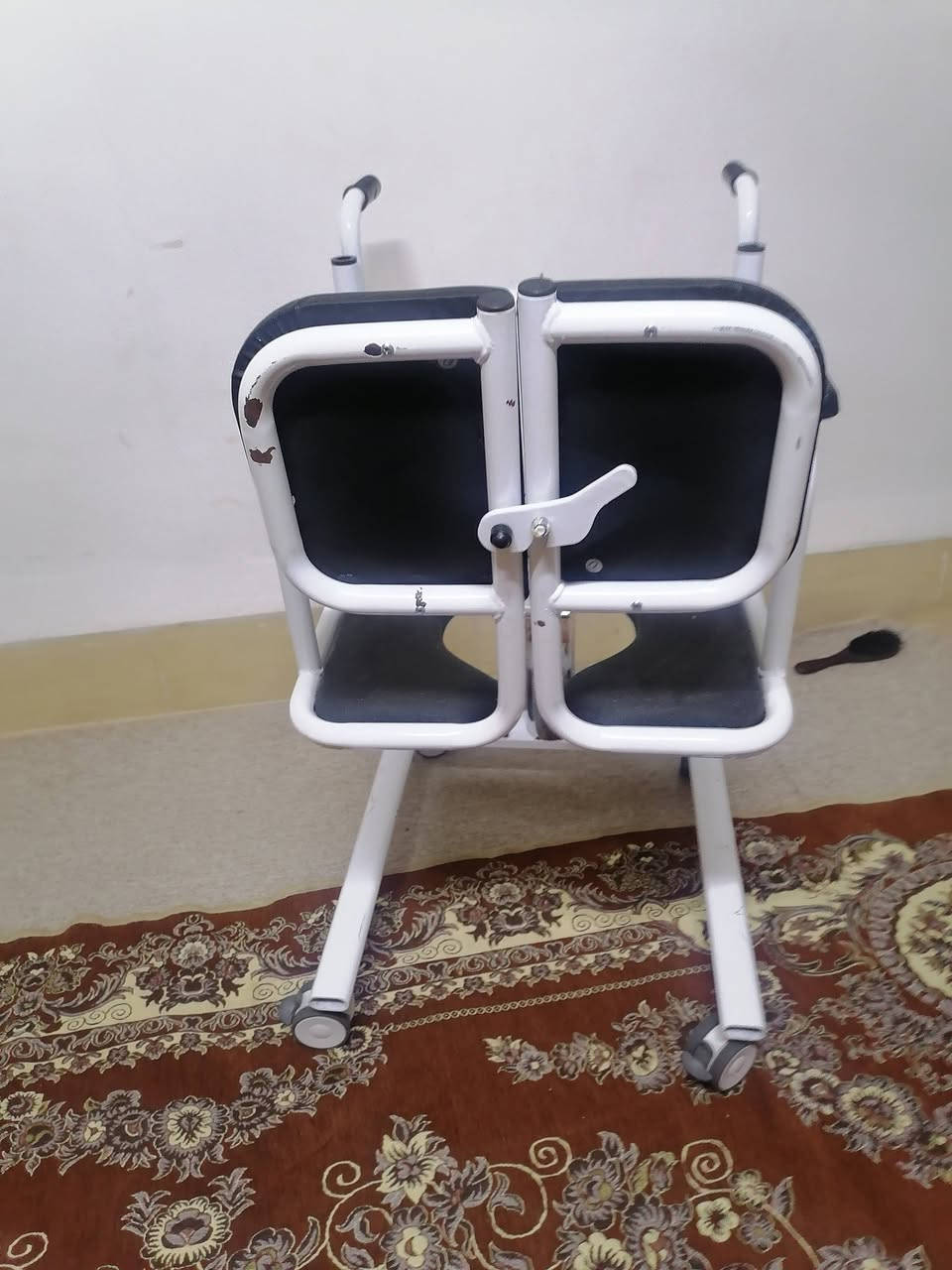 كرسي متحرك قلاب ناقل للمريض وعنده طبلة طعام وقاعدة تواليت للحمام مفيد جدا للمعاق. للبيع... كركوك قادسية ثانية *********** وات ساب موجود والخاص موجود مع تحياتي وتقديري للجميع.
