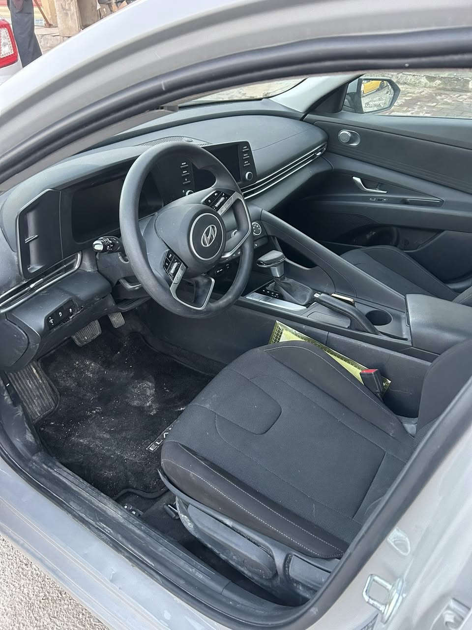 السلام عليك  سياره انترا للبيع وارد أمريكي ضرر جاملغ أمريكي دخول جديد اقل الشهر موديل ٢٠٢٤ ماشيه ١٨٠٠ سياره حره بدون رقم باسمي مكان السياره كوت مركز المدينه بيع أو مراوس حسب القناعه السعر ١٥٢وبيها مجال بسيط مامتواجد ع الفيس  رقم الهاتف ***********
