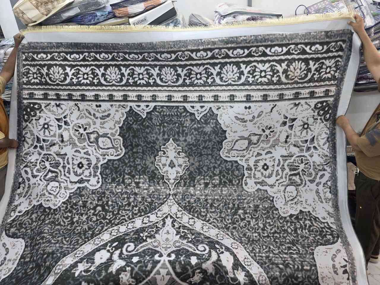 يالله اللهم صلي على محمد وال محمد وصول زوليه اثريد قياس3×6.  السعر ٥٥                                                                العنوان الناصريه قضاء النصر شارع المجمع السوري                      هاتف ***********.     يوجد توصيل
