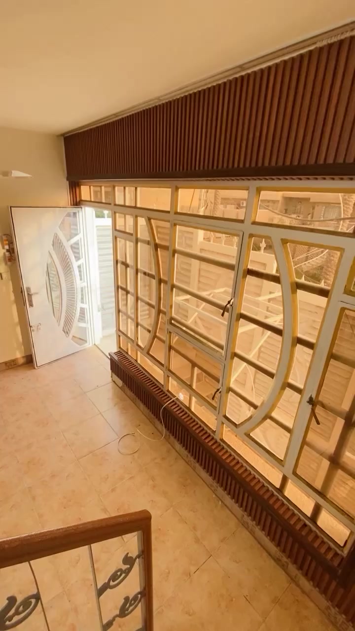 للايجار
الموقع حي البنوك شارع النداوي 

بيت طابق اول 

يحتوي على _ صاله _مطبخ  _ صحيات _ نوم عدد  2

السعر 550

للستفسار اتصال ***********
