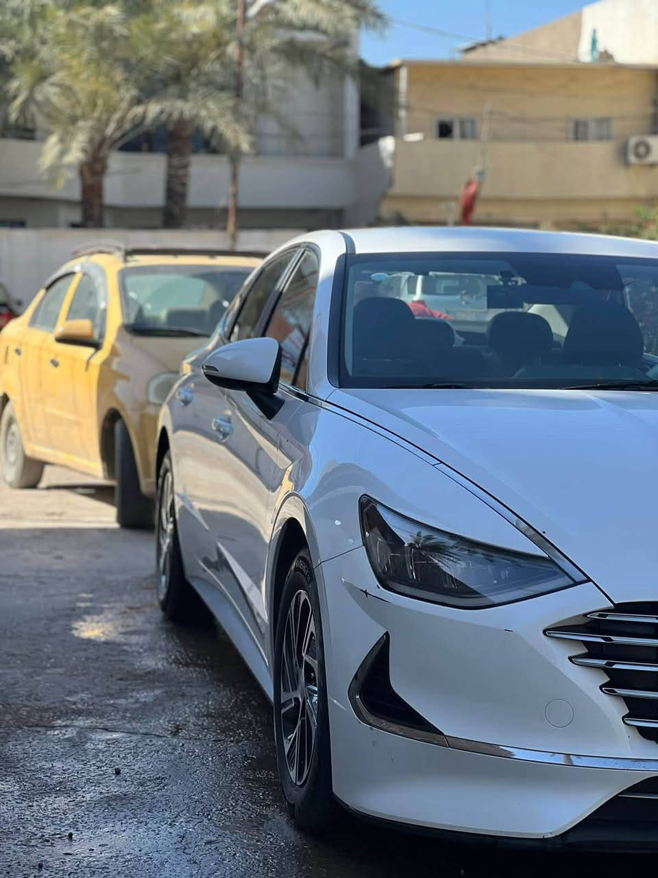 السلام عليكم من رخصت مدير الكروب المحترم
هونداي سوناتا موديل ٢٠٢٣ ابيض بغداد 
السيارة وارد كوري جديدة بدون صبغ ولا بارد اكلين 
ماشية ١٦ الف بعدهة زيرو فول ماعدى الفتحة 
السيارة بانزين هايبرد جديدة ابمعنة الكلمة 
مال بيت استخدام شخصي قطعتين تبريد 
السعر ١٨٥ اوبيهة مجال قليل 
***********
