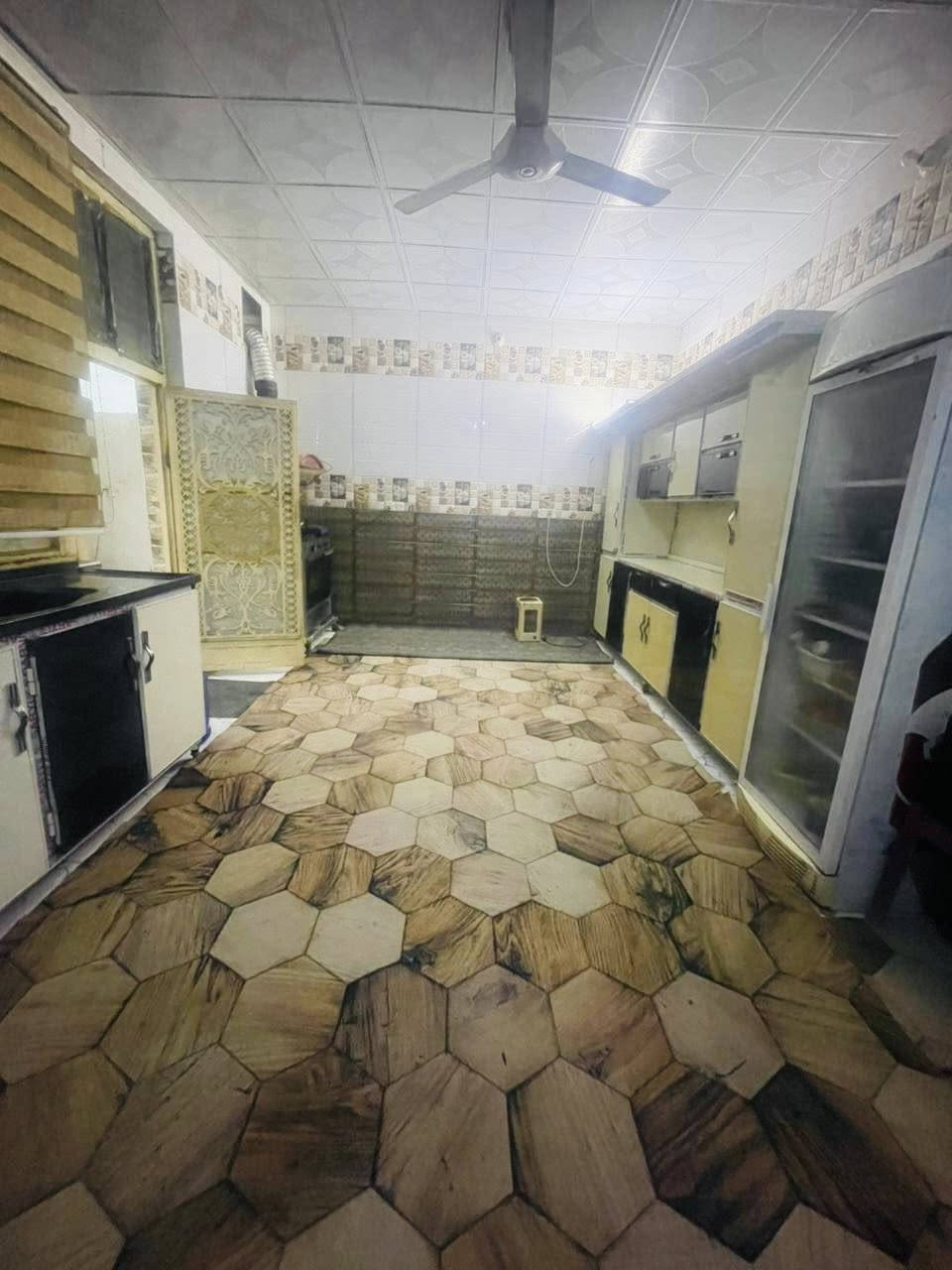 بيت للبيع 🏠 
العنوان:التقية الثالثة قرب مطعم بغداد 
طابو زراعي مشمول بالتطويب + المنطقة جاي يشتغلون بيها تبليط 
٢٠٠م (٤غرف نوم/٣حمامات/٢صالة/استقبال/مطبخ )
للاستفسار ***********
