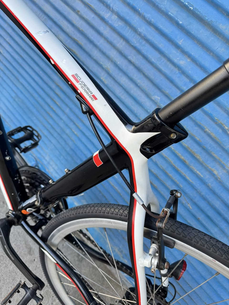 السلام عليكم خواتي رمضان كريم عليكم 
ان شاء الله 700 حجم 28 قياس M فريم 50 
ماركة سكوديريا فيراري (SCUDERIA FERRARI) 
غني عن التعريف صينع ايطالي معدنه فول المنيوم 
سستم شيمانوا التوس 3/8 بدلات شيمانوا مديل 2019 نظافة شوفت عينك  وعل وضع الشركة بلادي 
سعرهاا 240 الف وبي مجال اخواني عنوني موصل 
توصل *********** تتوفر خدمة توصيل جميع 
محافظات العراق وتحياتي
