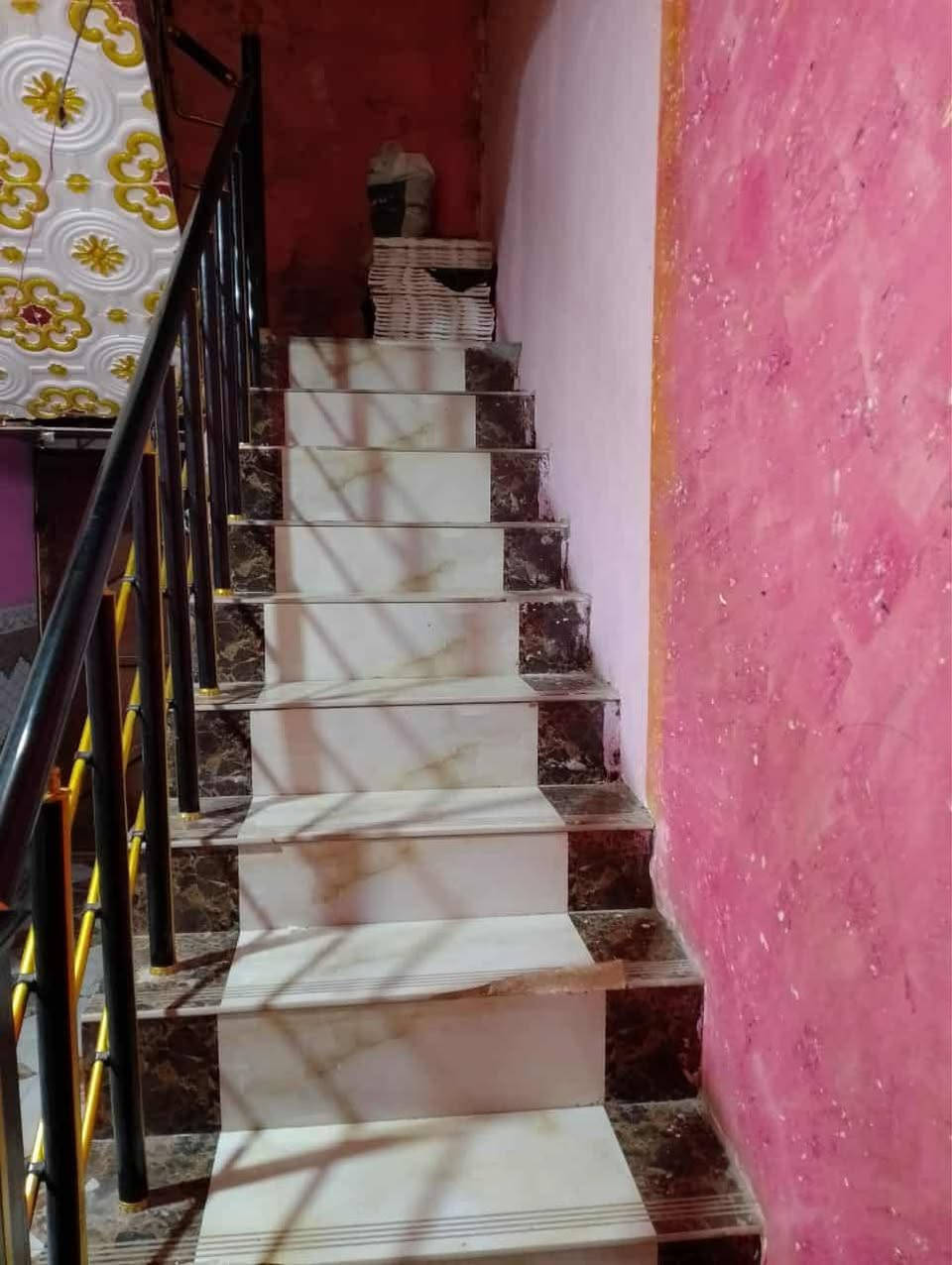 بيت 200متر طابو زاعي سند 25بسم عراقي العنوان الجزيره باب الهوه قرب مجمع طبي شارع الياء سنترالبيت طابقين طابق الاول ديوانيه وصاله قرقتين ومطبخ صحيات خارجيه وداخليه 
طابق ثاني قرفتين ومطبخ صحيات 
طابق ثاني سندويج البيت بي درج داخلي ودرج خارجي
سعره 90


**إذا كنت صاحب هذا الإعلان وتريد حذفه لأي سبب، رجاءا أرسل رسالة إلى الدعم الفني**