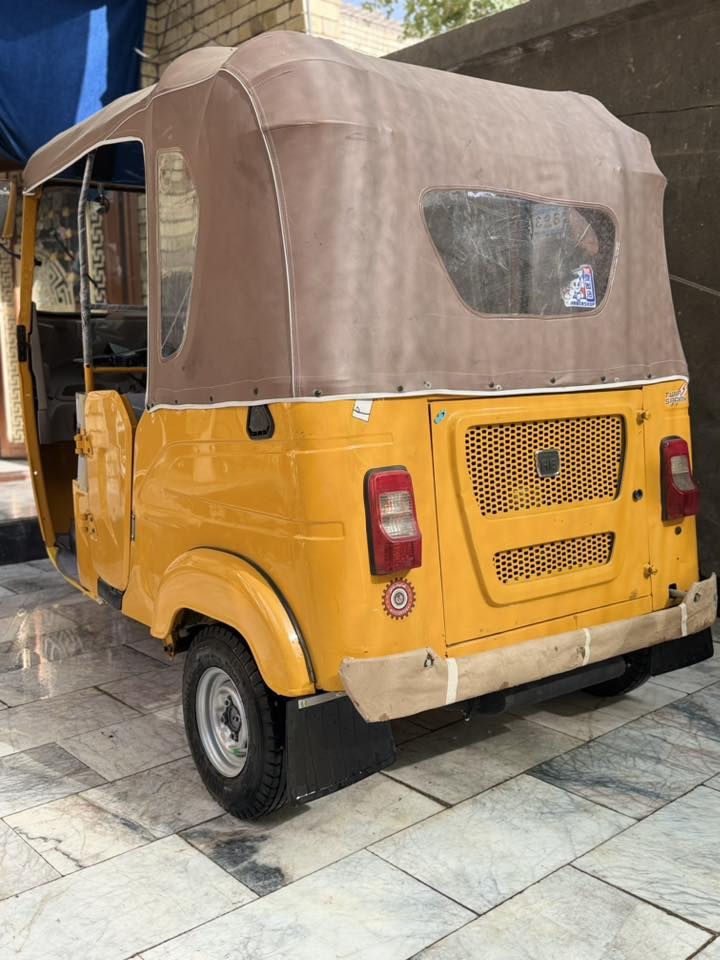 سلام عليكم تكتك للبيع مديل ٢٠٢٢ كفاله عامه كشر ومكينه رقم كربلاء وهزه جاهزه بسمي تحويل ثاني يوم الاستفسار *********** سعر ٨٧٥٠ وبيه مجال
