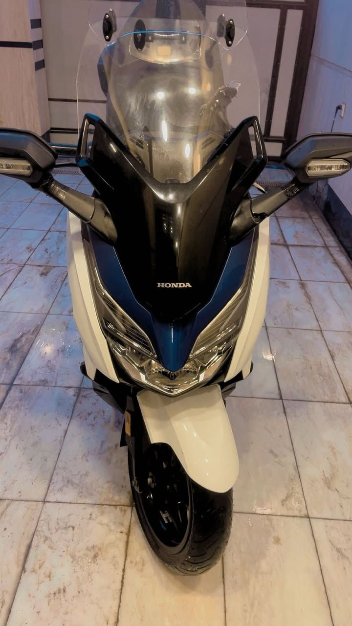 سلام عليكم فورسة 0/13 للبيع
مكاني بغداد حي جميله ***********
دراجة بصمه 
اي بي اس 
جامه قطعتين 
جنطه خلفيه فوك سيبايه 
صالنصة رياضية 
نضام ايكو اقتصادي مال بانزين 
مخرج يوسبي مال شحن تلفون
