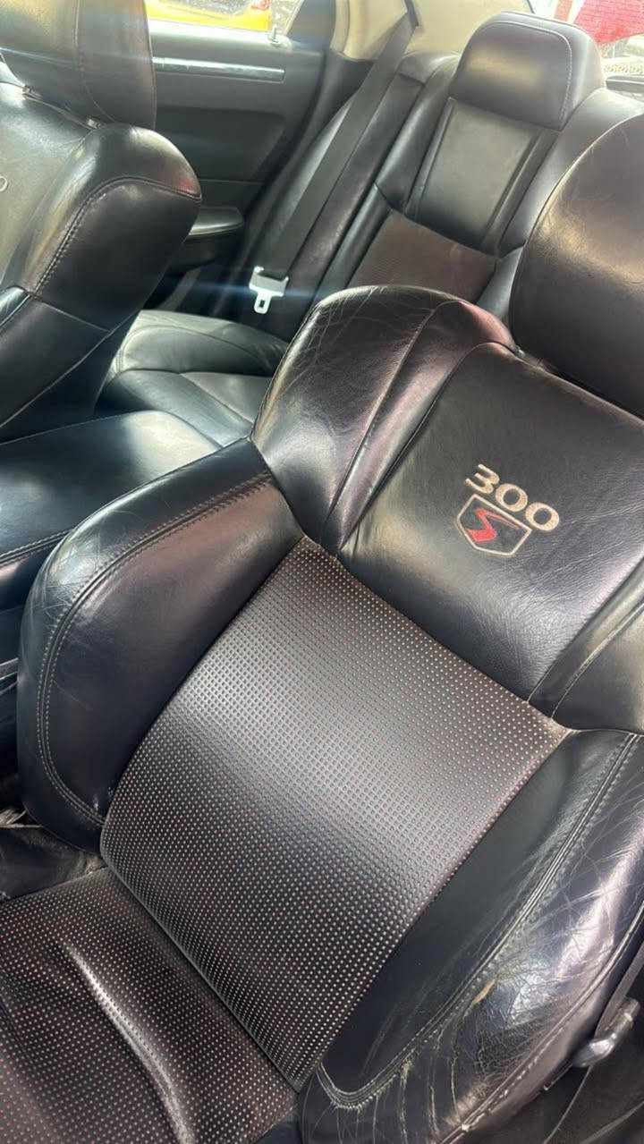 غرفة جلد اصلي اوباما( كشنات فقط امامي خلفي )
حضن فووول كرسي السايق والصدر تدفئة وتحكم بدون اي شك او فطر كلش جديده 
ملاحظة/ 
طرف السايق شك كلش صغير ويصلح باقي الغرفة كلش جديدة )
الله شاهد
 مكان كركوك 
  الف 650 
خاص ماجاوب 
للتواصل 
***********
