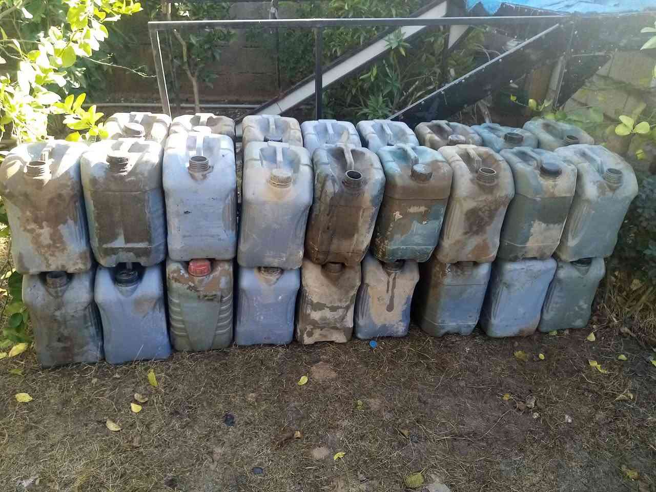 عندي جلكانات مال نفط مال بنزين يرهم للبيع انضاف عددهم ٩٠ ابيعهن جملة وهذا رقمي ***********
