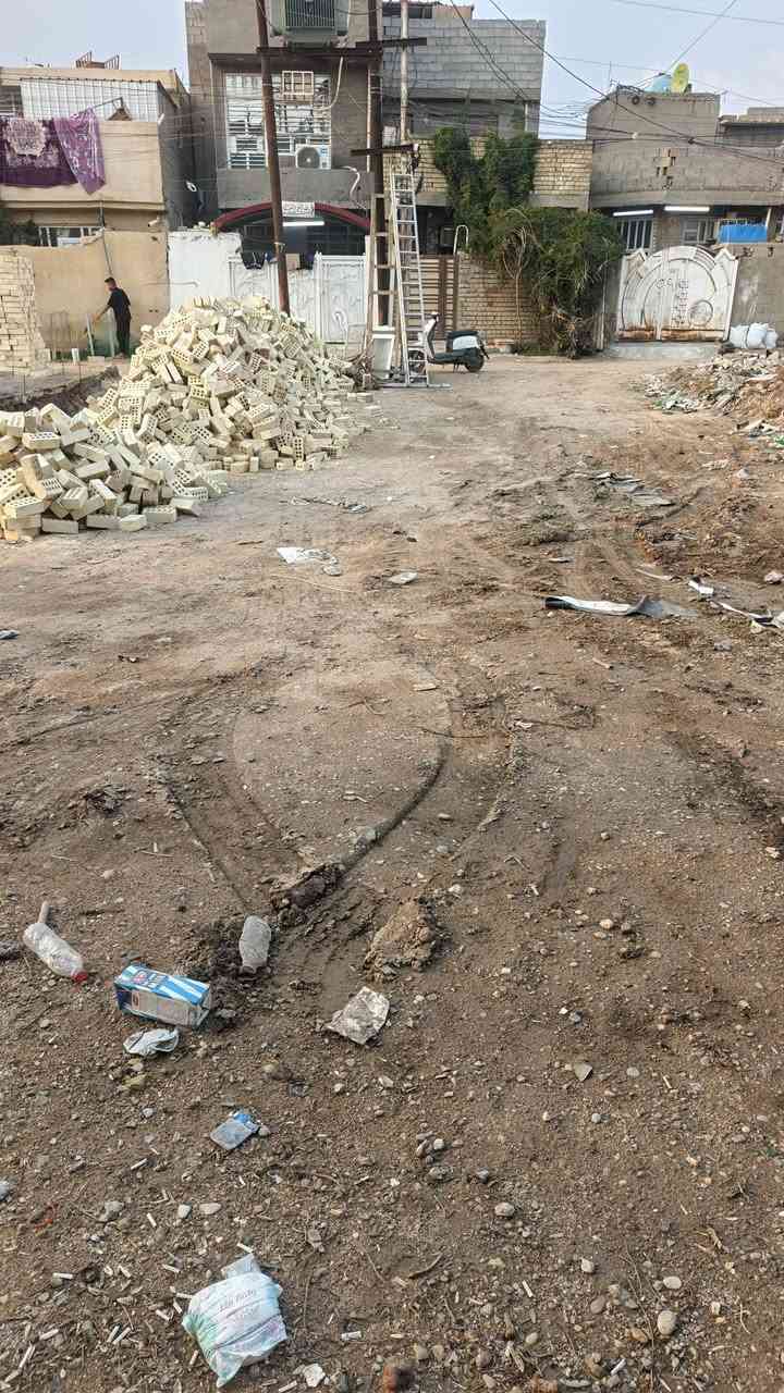 السلام عليكم
قطعة ١٠٠ متر 
واجه ٥ 
نزال ٢٠ 
الموقع الجواهري خلف اسواق السيد 
تبعد على شارع العام تقريبا ٥٠ متر 
منطقة كاملة كهرباء مجاري تبليط شارع العام
سند ٢٥ وكالة ام صورة تحويل مباشر 
رقم صاحب القطعة *********** 
ابو محمد البهادلي
