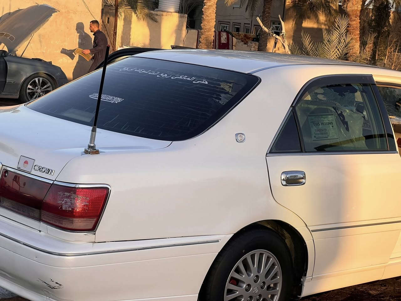 كراون  ملكه موديل2003 للبيع  اقره المنشور زين قبل لتتصل اصولي مداور
سنويه تنفذ ب29

 السيارة دكمتين  كلشي شغال وجديد تخم تاير  حداديه جديده تريد مداور تريد وكاله ماعندي  اي مشكله مكينة ديفور الكبير  

 السعر 135

***********
