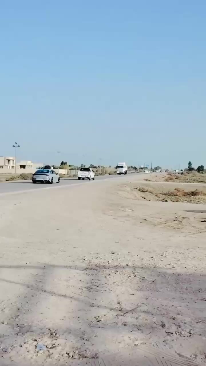 سكانيه للبيع موديل 2000سنكل جوبلس مكينه 6انجكتر كير 900شاصي مكفول السياره تخم تاير حداديه جديده تبريد ثلج سنويه جديه لغايه2030باسمي رقم دولي تحويل مباشر 
سياره جديده وجاهزه للعمل مابيه نقص لو برغي 
مكان السياره بابل 
***********
السعر 3دفاتر وبيه مجال للشراي
