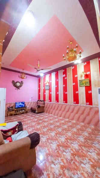 بيت طابو صرف على شارع تجاري في خور الزبير مساحته 250 وبي  مساحه كبيره امام البيت يصلح بيها مشروع البيت بي ثلاث غرف نوم وصاله كبيره وهول وديوانيه ومطبخ وحمامات داخليه وخارجيه سعر البيت اريده 130 مليون وبي مجال علما بناء جديد استفسار اكثر اتصل على صاحب البيت ***********
