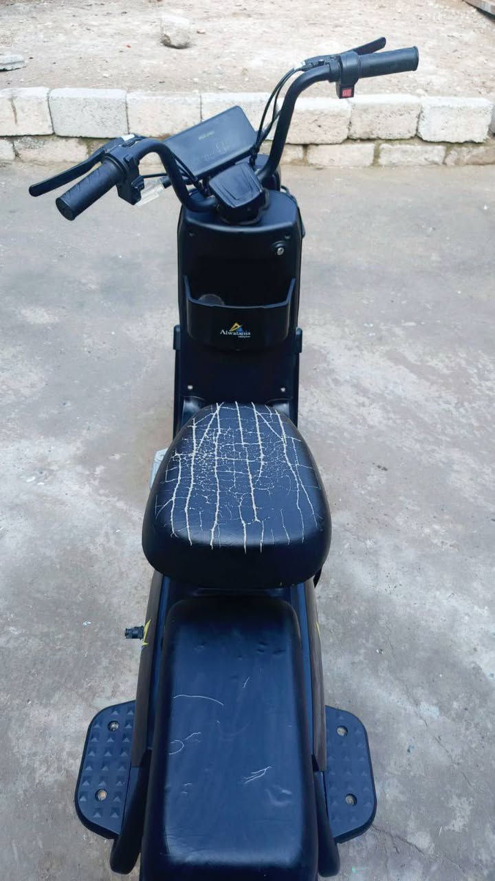 سلام عليكم ماطور شحن للبيع نضيف اخو الجديد خمس بطاريات كلشي شغال بي لايت واشارات والهورن السعر خاص ***********
