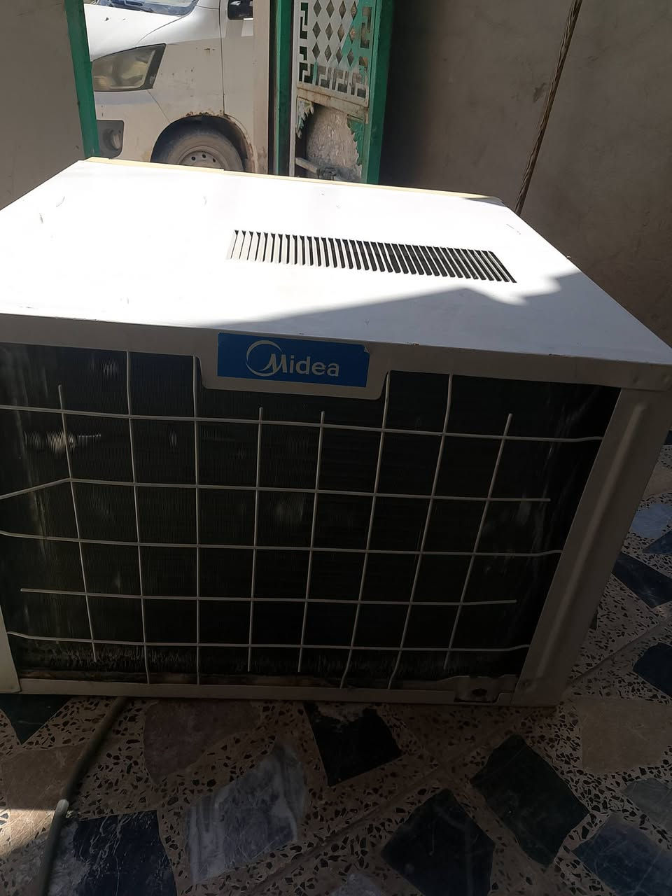مكيف شغال للبيع سعر 250 بي مجال  مكان حي الرحمه الشماعيه رقم الهاتف ***********
